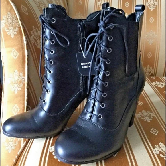 Liz Claiborne LEATHER Lace Up BOOTIES Heel Boots Black 7M - Picture 2 of 8